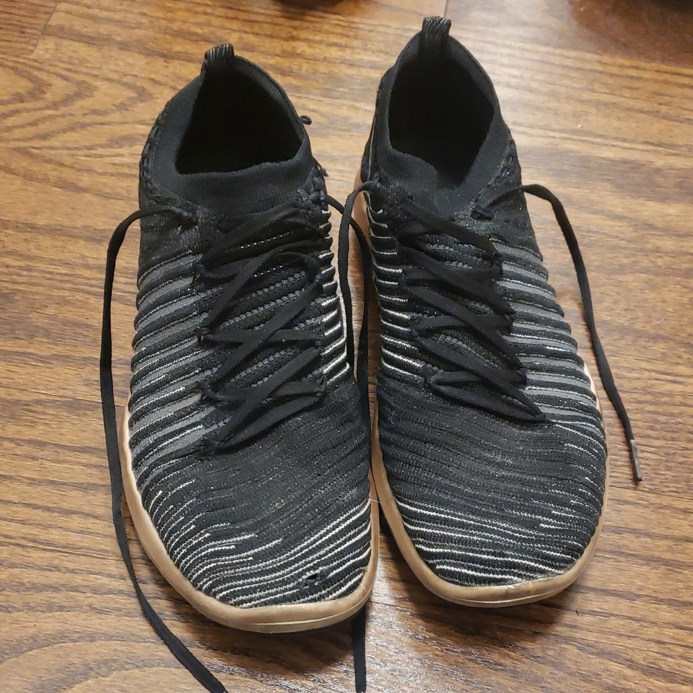 Nike Rose Gold And Black Running Shoes Size 8